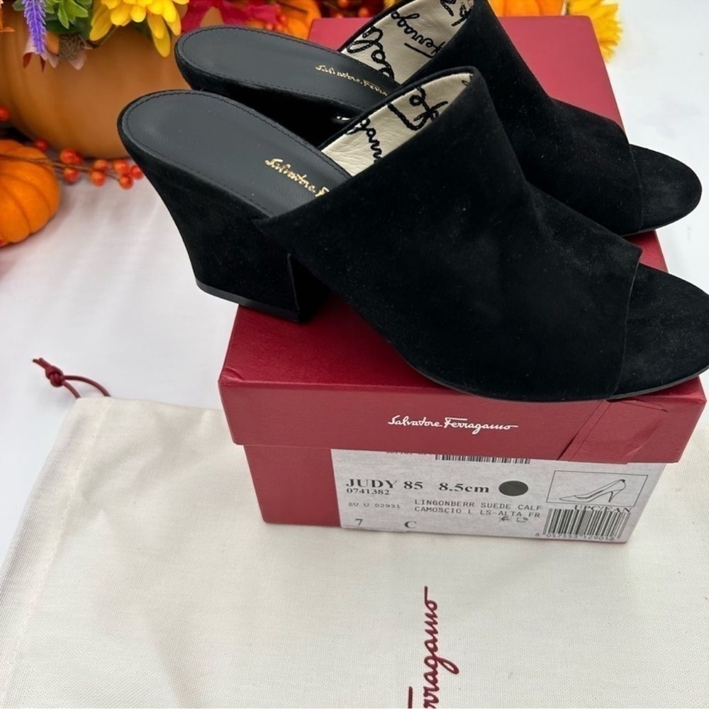 Women’s Salvatore Ferragamo, Judy, 85 suede mules, size 7, made in Italy - Picture 3 of 12
